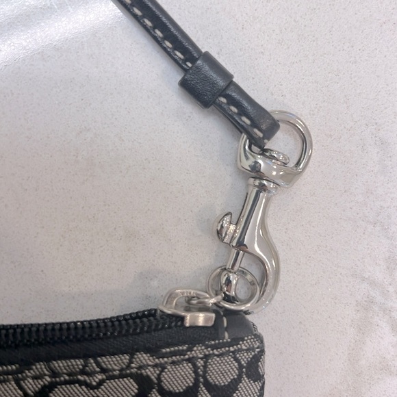 Coach Soho Black Signature C Jacquard Buckle Flap Wristlet NWOT - Picture 5 of 9